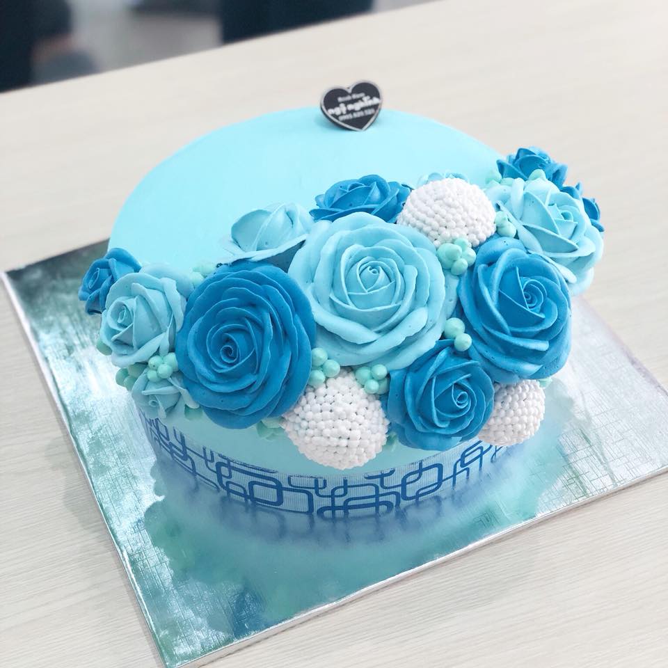 bánh sinh nhật màu xanh dương