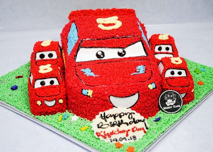 bánh sinh nhật ô tô màu đỏ